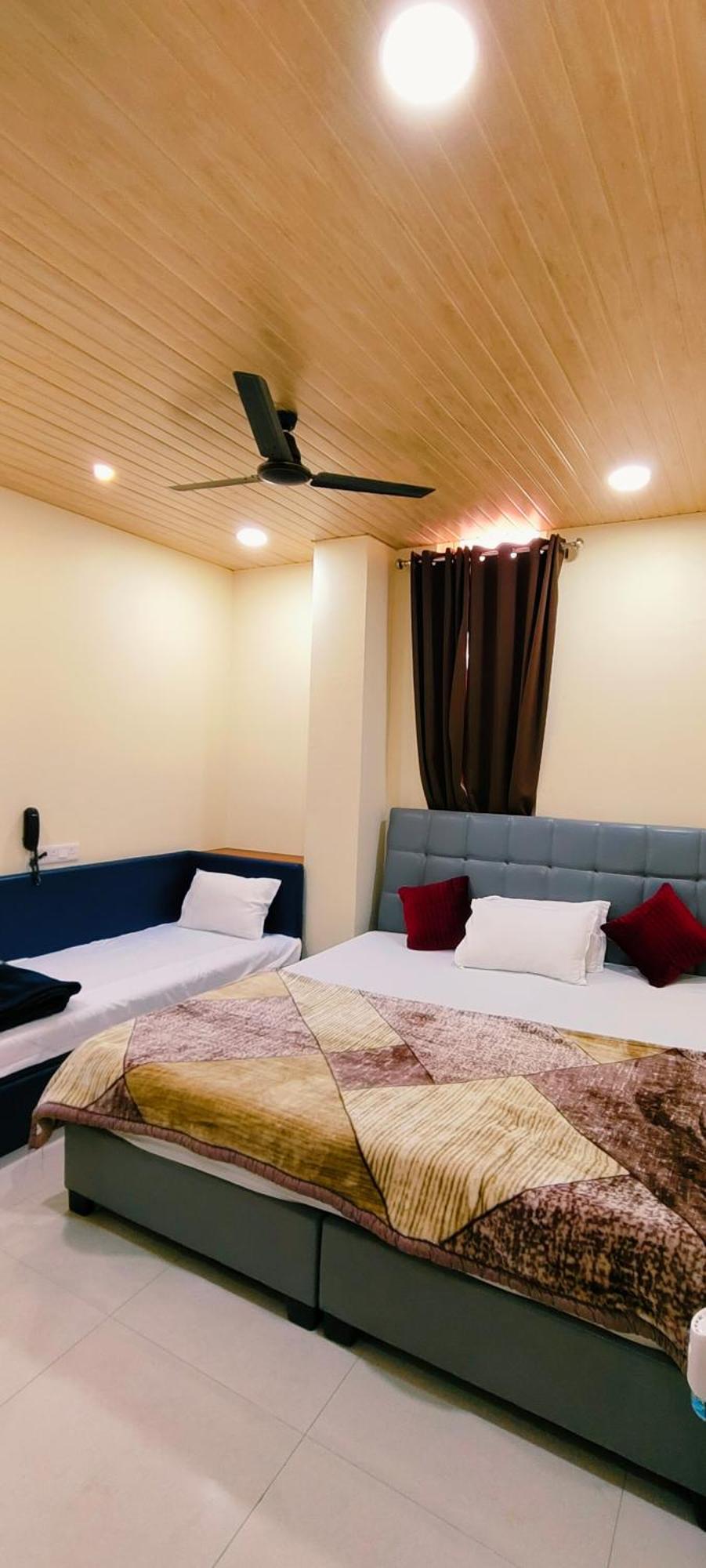 Hotel Shri Shiv Ganga Bhakt Niwas Ujjain Exterior foto