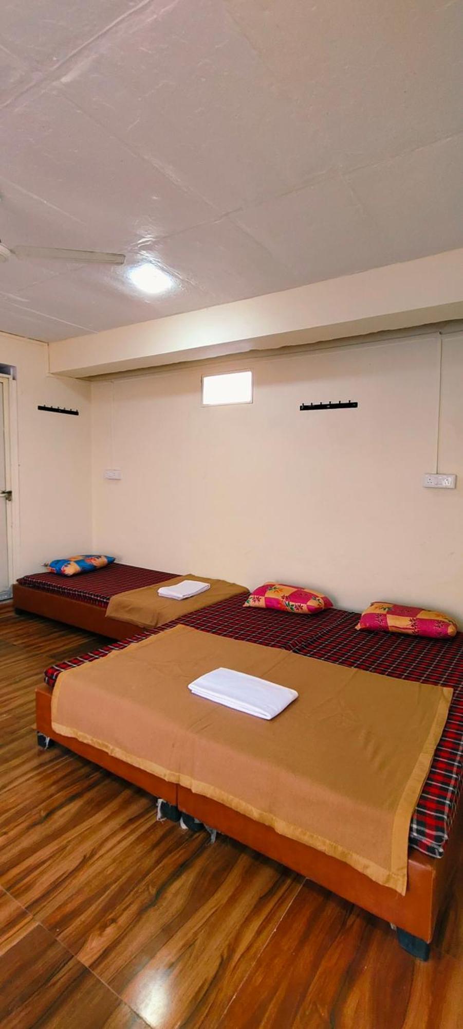Hotel Shri Shiv Ganga Bhakt Niwas Ujjain Exterior foto