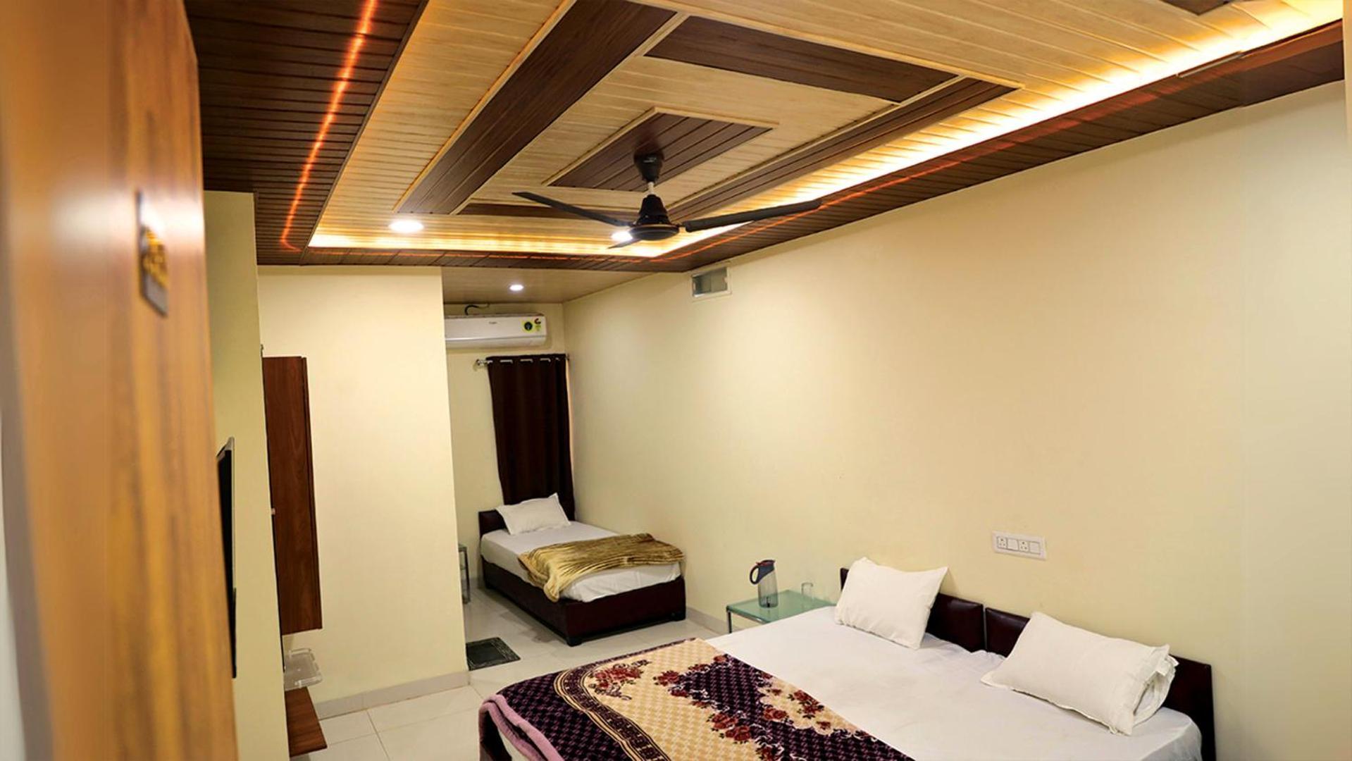Hotel Shri Shiv Ganga Bhakt Niwas Ujjain Exterior foto