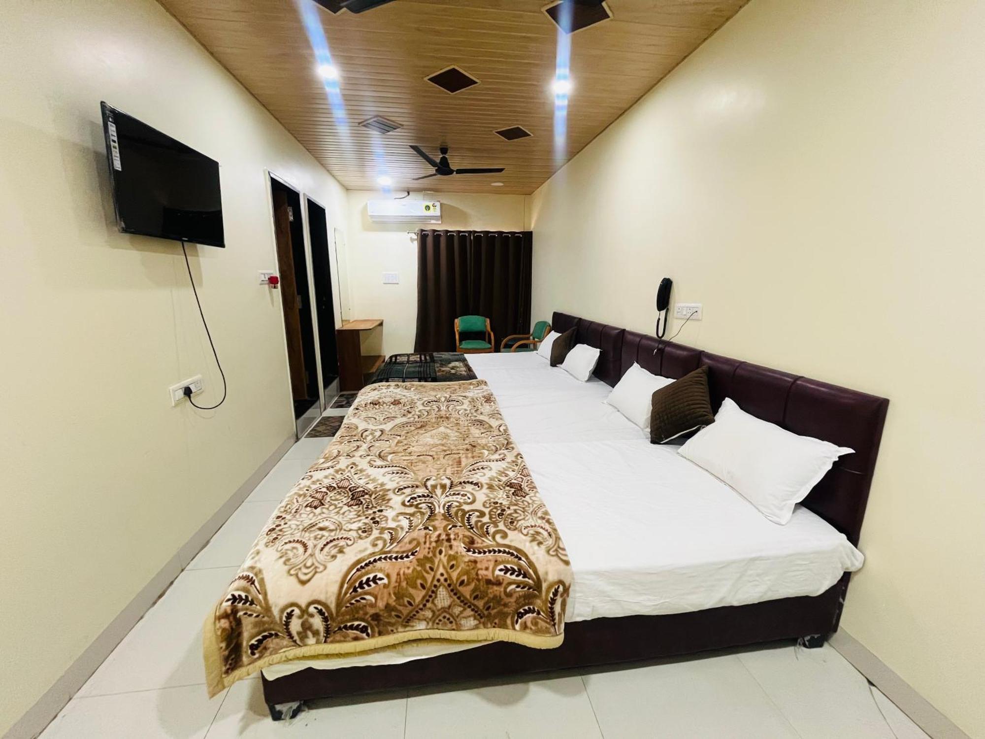Hotel Shri Shiv Ganga Bhakt Niwas Ujjain Exterior foto
