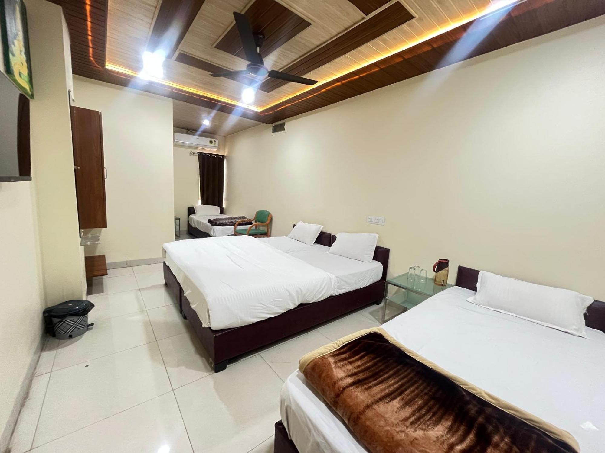 Hotel Shri Shiv Ganga Bhakt Niwas Ujjain Exterior foto